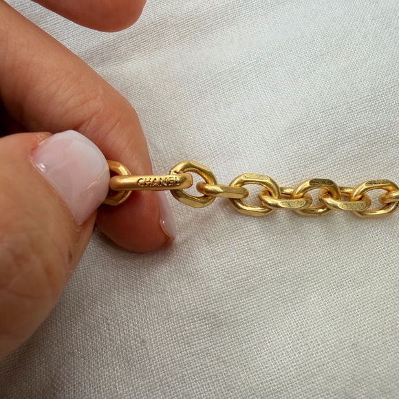 ✨Vintage Chanel No.5 CC Baroque Pearl Drop Necklace Gold Tone ✨ - Picture 9 of 13